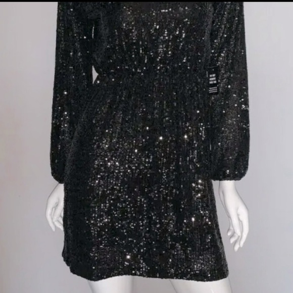 Back Stage Sequin Dress Long Sleeves Chic Cinch Waist Black NEW With Tags NWT - Picture 9 of 13